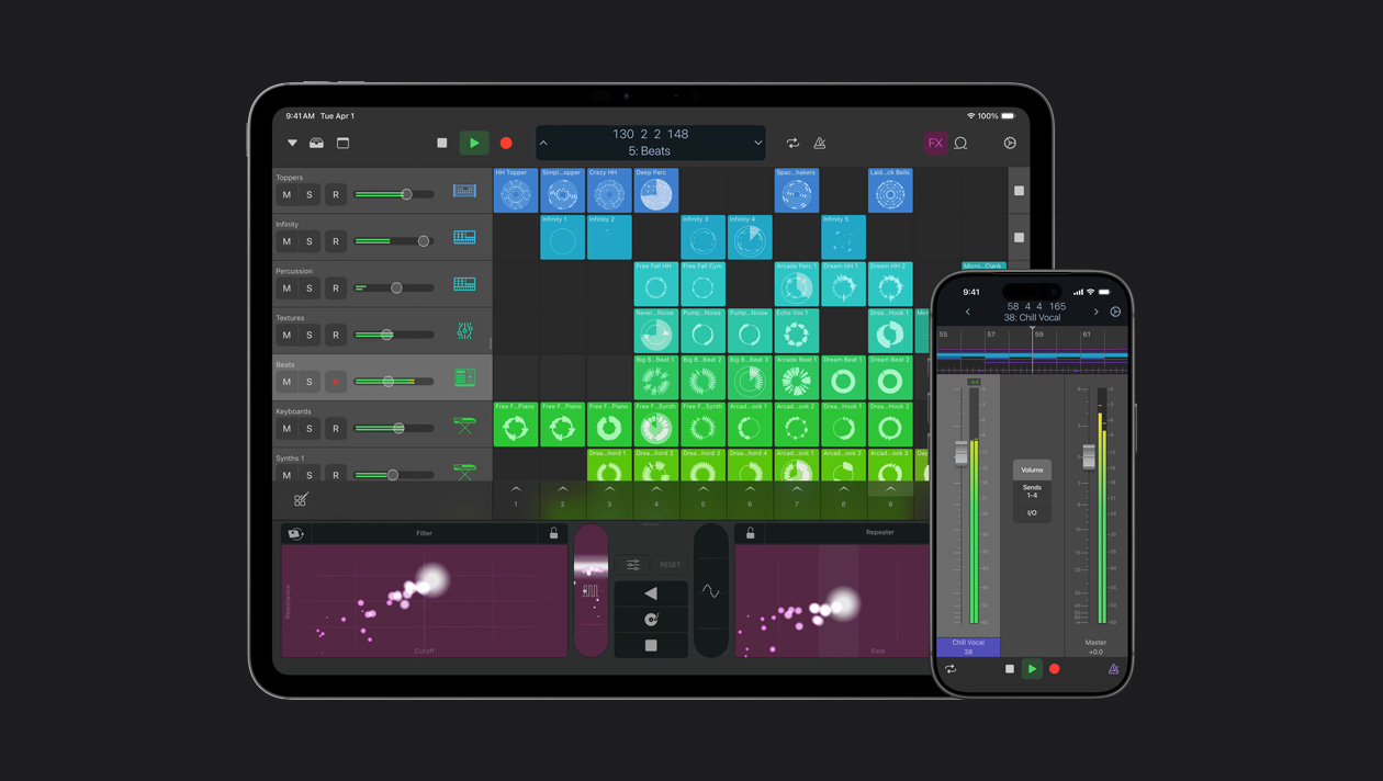 Perangkat iPad dan iPhone berdampingan, layar iPad menampilkan ruang kerja Logic Pro dengan instrumen perangkat lunak, layar iPhone menampilkan kontrol vokal dan master