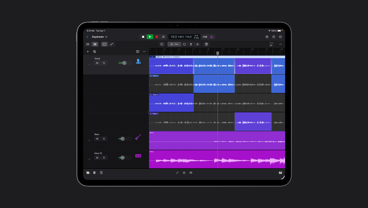 Layar iPad Pro 13 menampilkan ruang kerja dengan deretan gelombang suara yang berbeda, daftar instrumen di sebelah kiri, tombol rekam di bagian atas layar