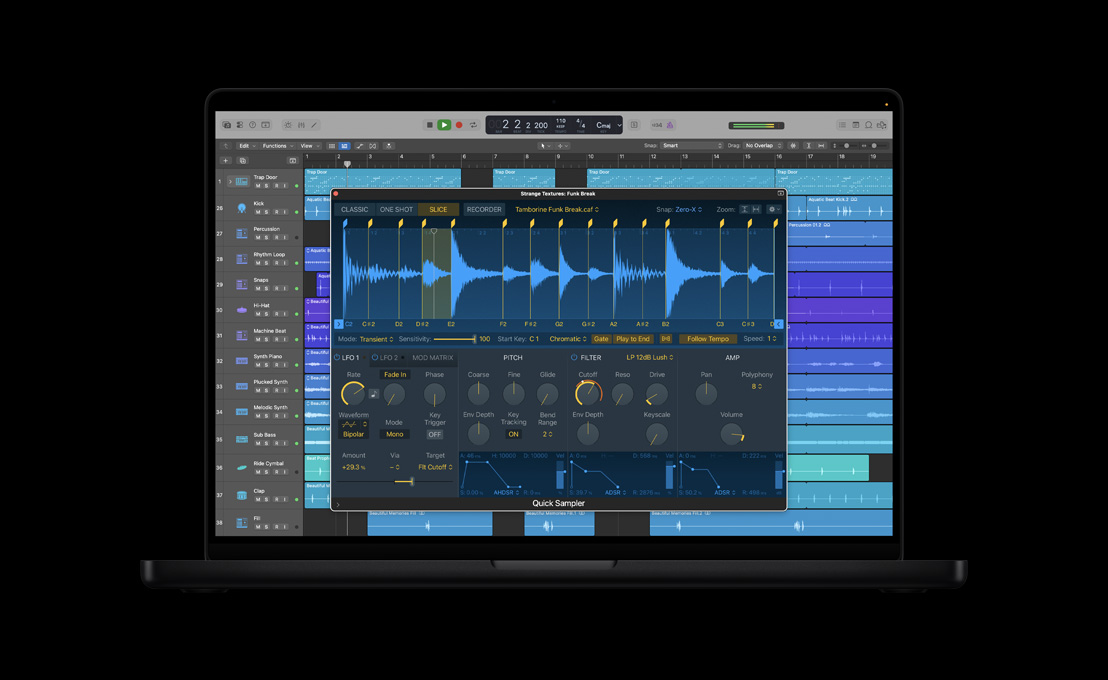 MacBook Pro 16, mixer Logic Pro, jendela Sampler Cepat terbuka