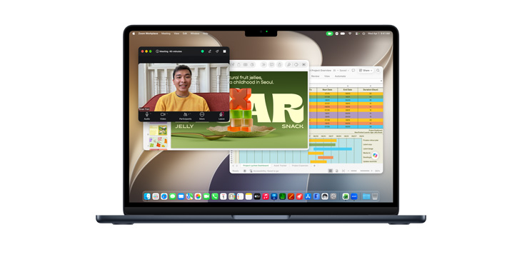 MacBook Air 13″ runs Zoom, Excel and Keynote simultaneously, highlighting advanced multitasking ability.