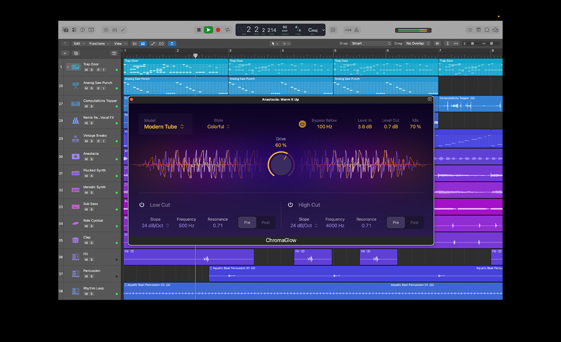 MacBook Pro 螢幕顯示 Logic Pro，展示多條不同色彩的音軌，已開啟 ChromaGlow 外掛模組視窗；Model 為 Modern Tube，Style 為 Colorful，Drive 旋鈕設至 60%
