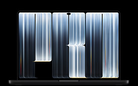 MacBook Pro avec Écran PROLED XDR, noir sidéral, ouvert, écran affichant des formes en ruban couvertes de bandes lumineuses de largeurs diverses, dessinant le mot Pro.