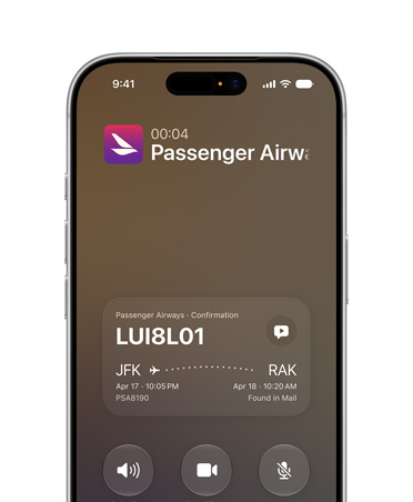 Ein iPhone 17 Pro in Silber zeigt das Feature Siri AI im Anrufkontext. Das Display zeigt bei einem Anruf die Bestätigungsdetails der Fluggesellschaft