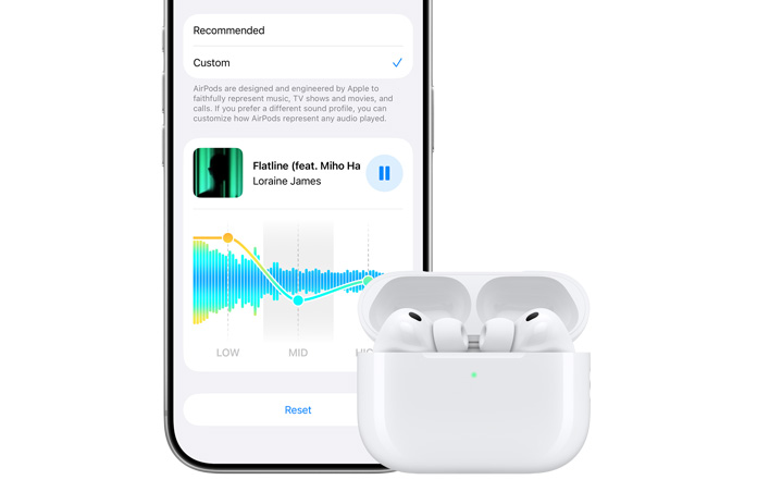 iPhone 18 Pro, frente, junto a unos AirPods Pro 3 de Apple en un Estuche de Carga blanco, abierto, con los audífonos dentro