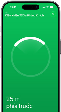 iPhone, ứng dụng Tìm trên màn hình, có nội dung: Tìm Điều Khiển Từ Xa Phòng Khách, vòng định vị hình tròn có vòng cung sáng chỉ về hướng điều khiển từ xa, có nội dung: Cách đó 24 mét